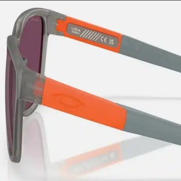 Oakley Actuator Matte Trans Grey Sunglasses, Men's Large, New - Picture 2 of 5